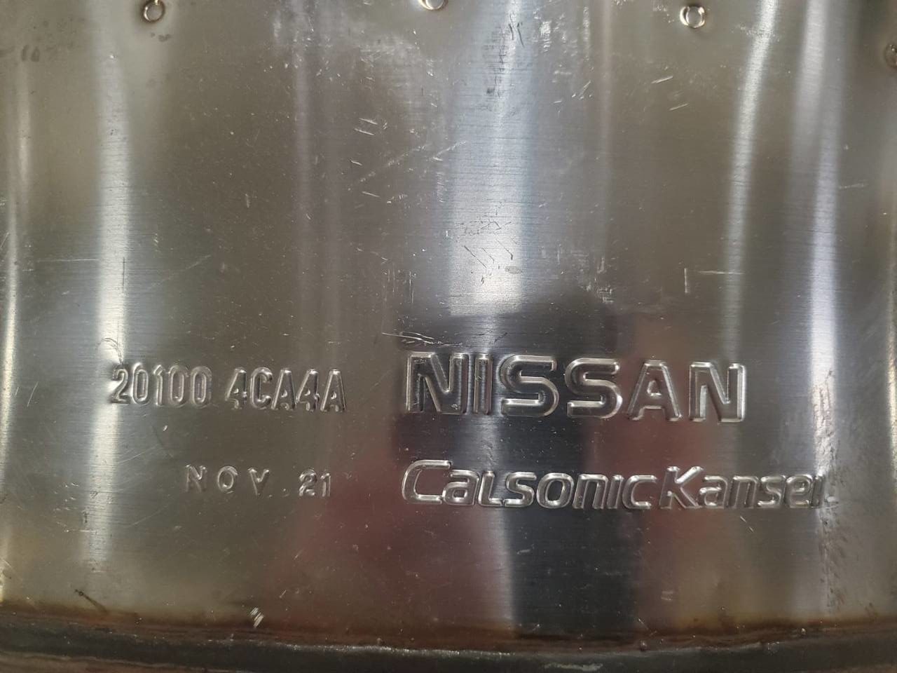 Глушитель оригинальный Nissan 201004CE0A — изображение 3